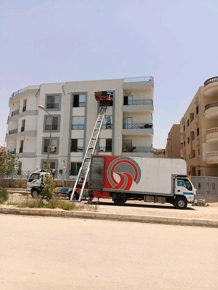 سيارة نقل صندوقية مغلقة بباب هيدروليك وتتبع GPS